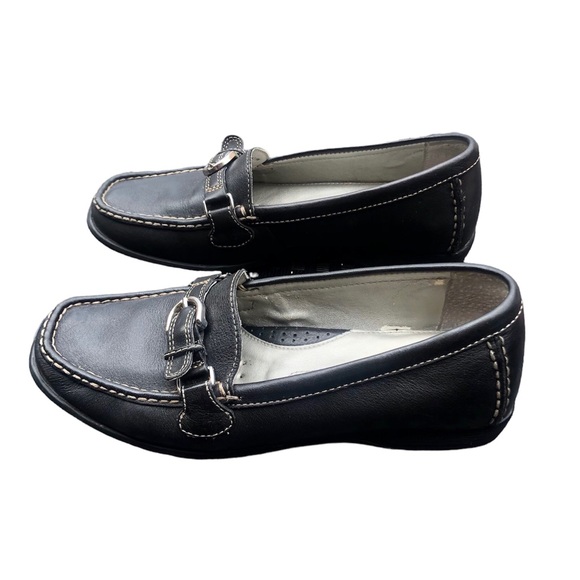 Rockport black leather square toe loafers silver buckle and white stitching. 7.5 - Picture 4 of 8